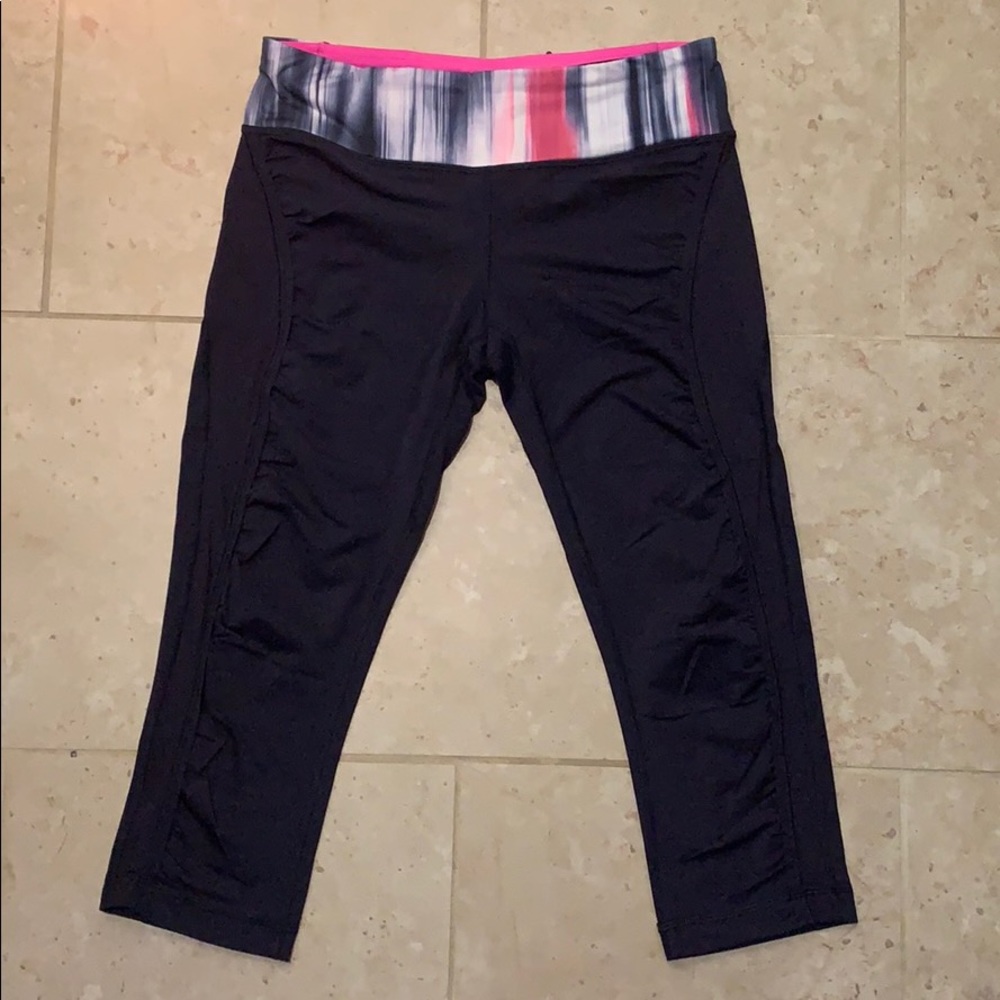 Lululemon navy crop